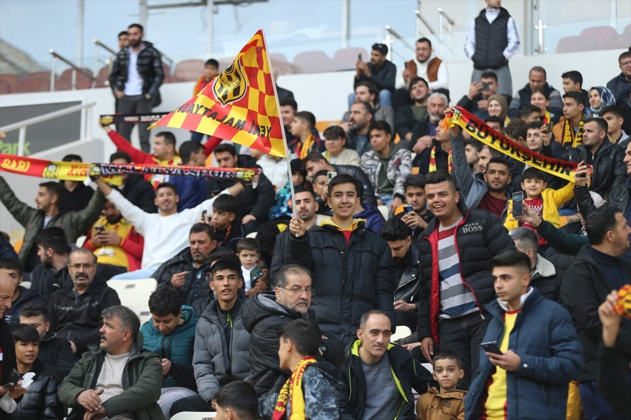 Trendyol 1. Lig ekiplerinden Yeni Malatyaspor, stadındaki eksikliklerin giderilmesinin ardından...