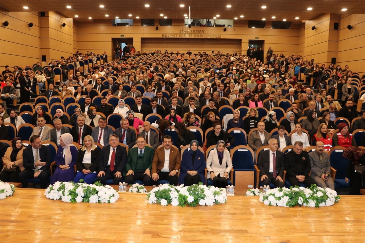 Zonguldak Bülent Ecevit Üniversitesi'nde (BEUN) "Kadına ve Çocuğa Yönelik Şiddetle Mücadele...