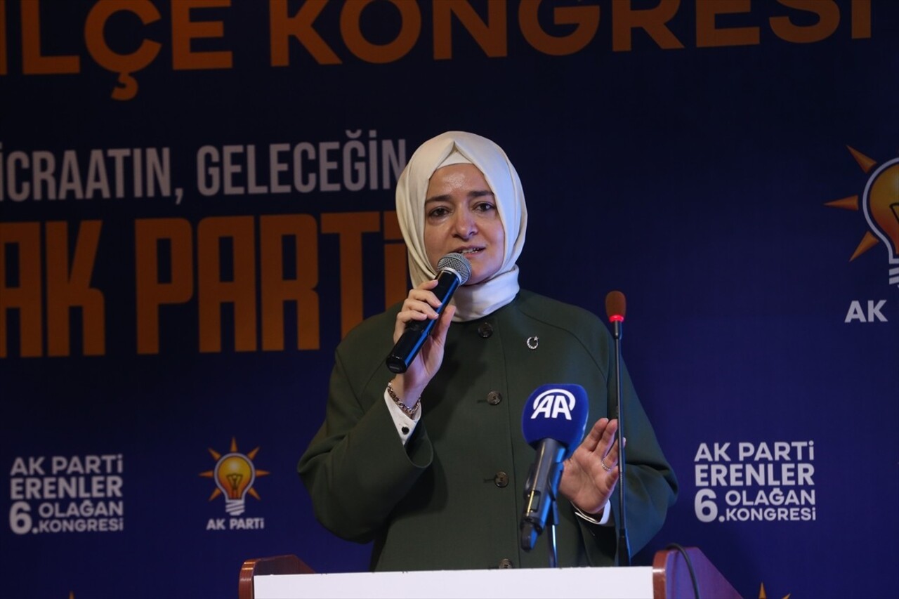 AK Parti Genel Başkan Yardımcısı Fatma Betül Sayan Kaya, Sakarya'da, "AK Parti Erenler 6. Olağan...