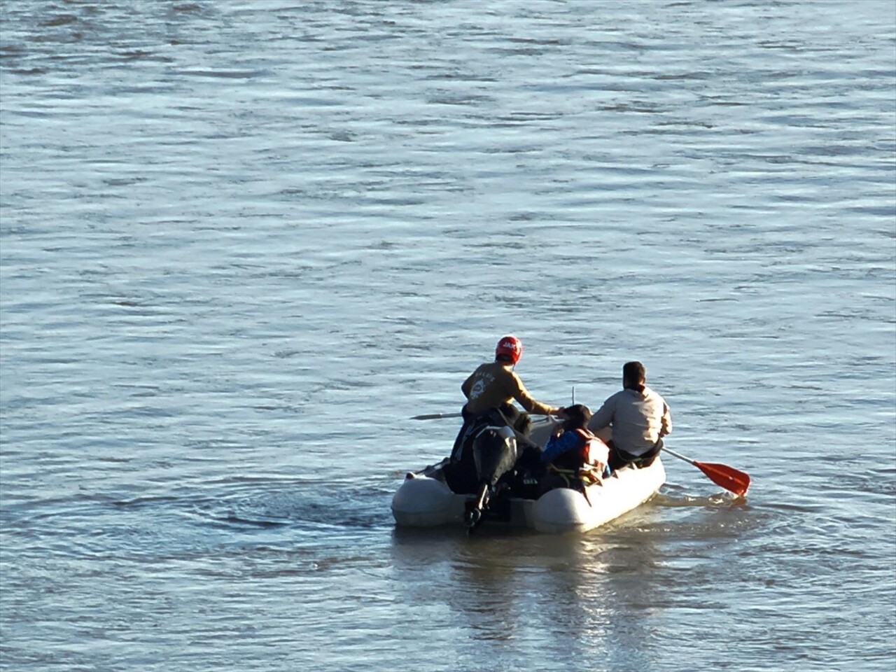 Şırnak'ta kaybolan 22 yaşındaki genci Dicle Nehri ve çevresinde arama çalışmaları...