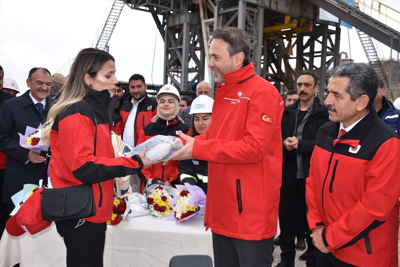 Enerji ve Tabii Kaynaklar Bakanı Alparslan Bayraktar, 24 Kasım Öğretmenler Günü dolayısıyla...