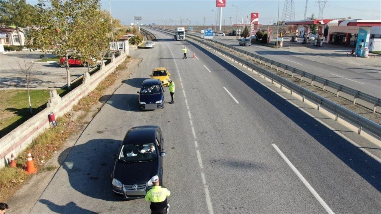 Kırklareli'nde hız ihlali için ön plakaları sökülen veya çeşitli yöntemlerle plakalardaki...