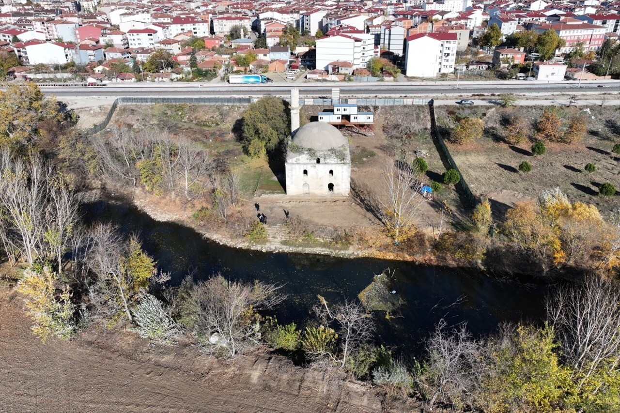 Edirne'de tarihi yalı camilerinden Evliya Kasımpaşa Camisi'nin restorasyonunun kısa sürede...