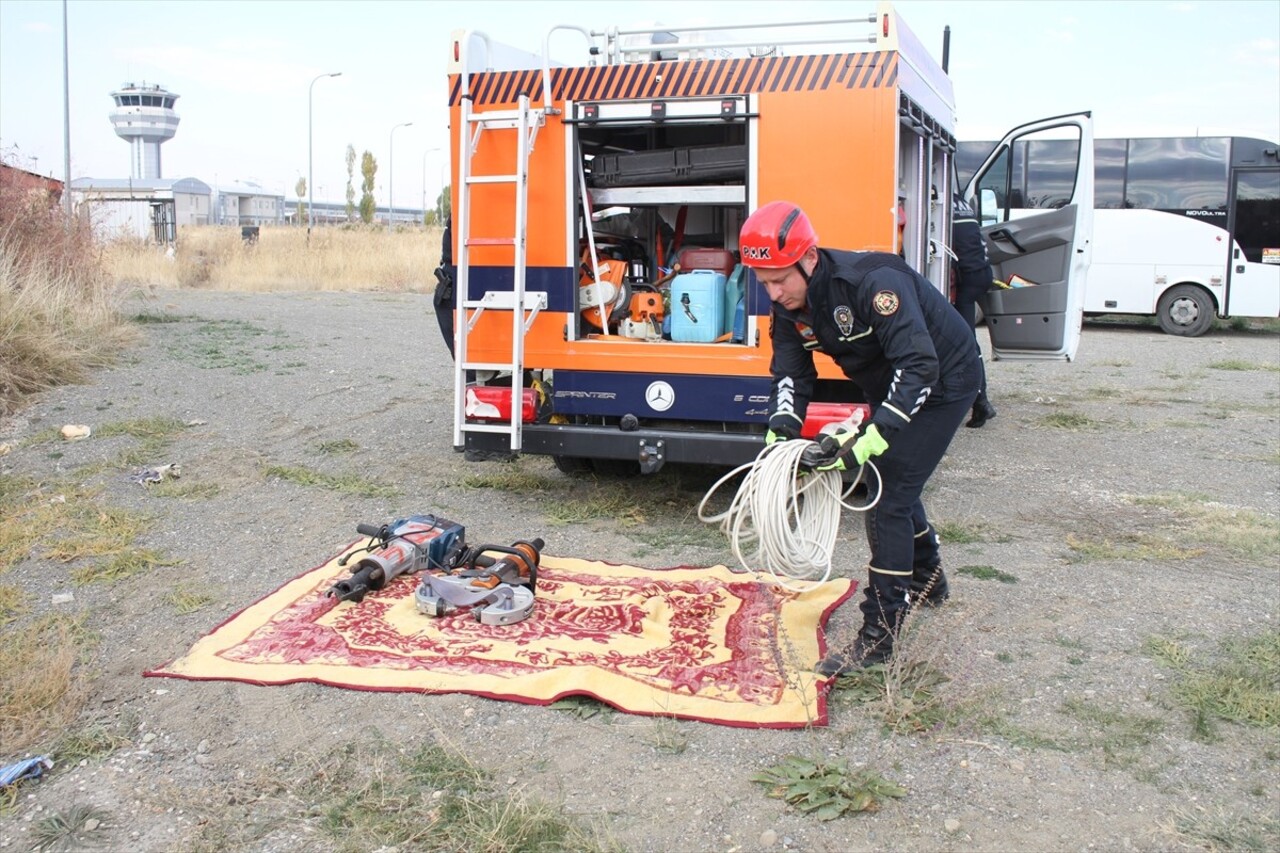 Van Emniyet Müdürlüğü Çevik Kuvvet Şubesi bünyesinde görev yapan polislerin yer aldığı Polis Arama...