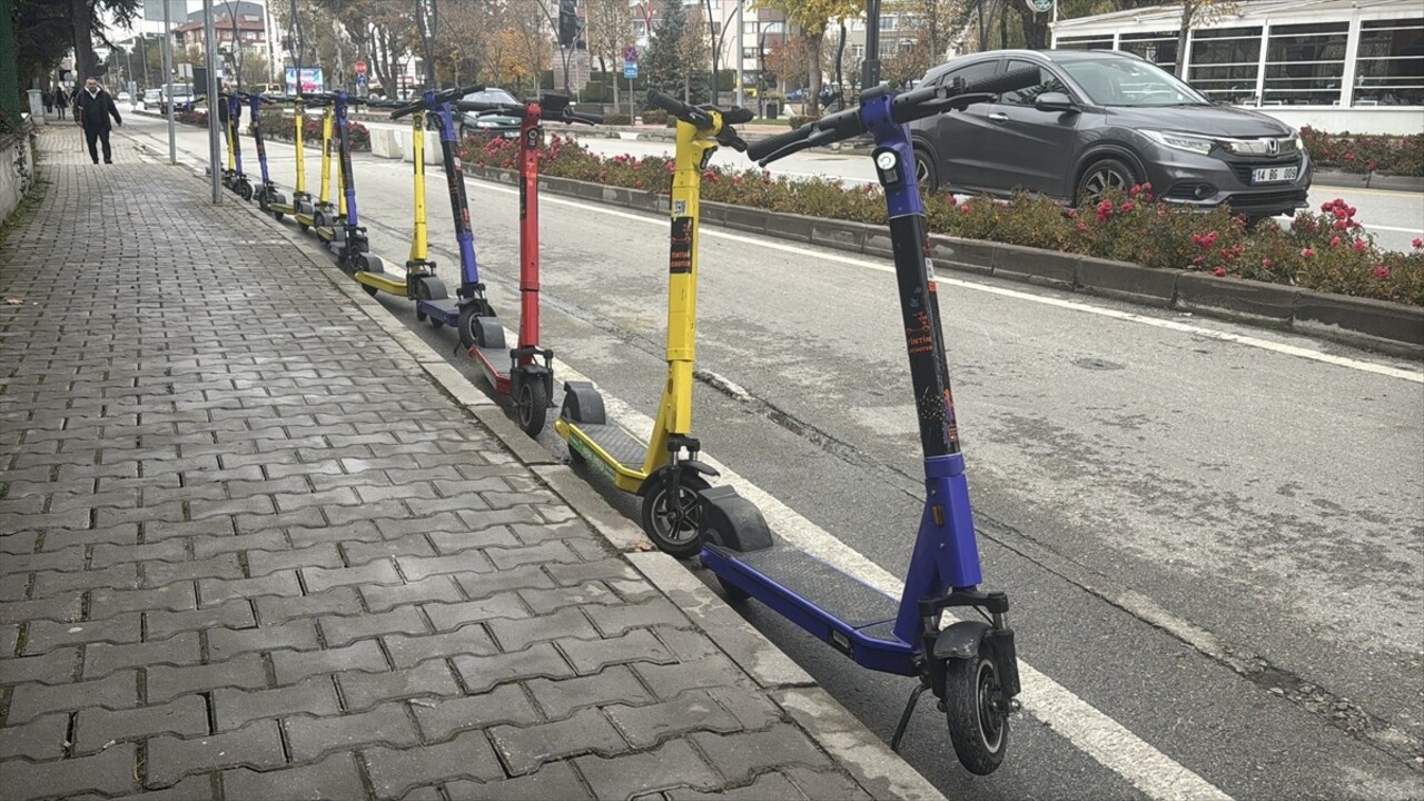 Kullanıcılara elektrikli araçlarını "bataryaların yanmaması ve patlamaması için uygun cihazlarla...