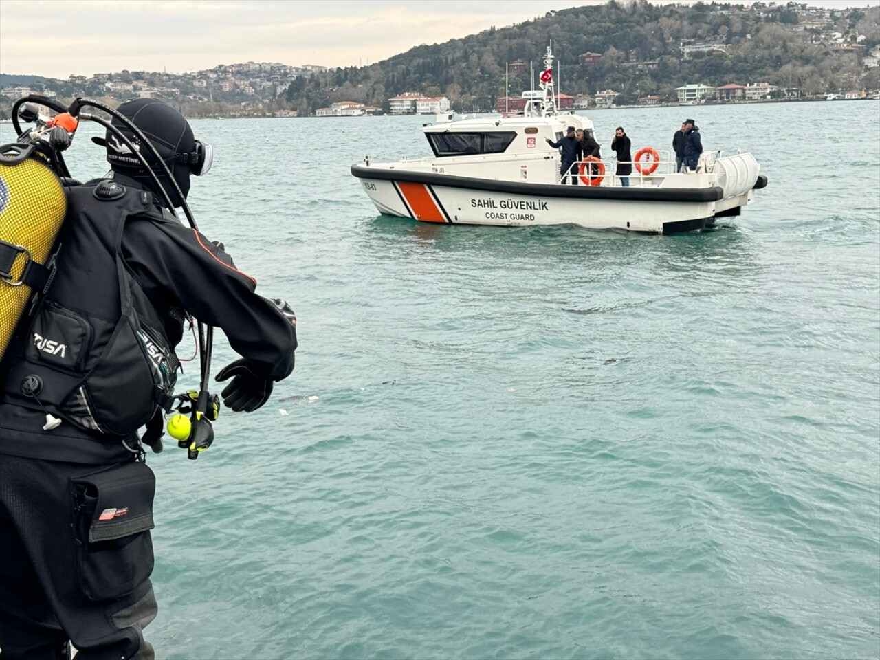 Beşiktaş'ta denize düşen Ayşe Can ile kardeşi Velat Can'ı arama çalışmaları 4'üncü gününde de...