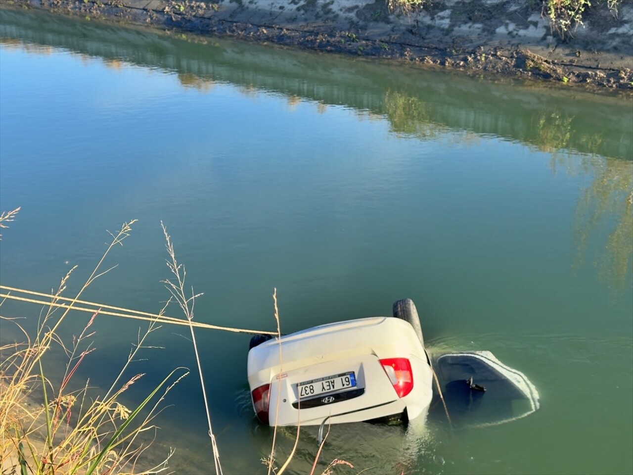 Osmaniye'de sulama kanalına devrilen otomobilde bulunan 1'i bebek 2 kişi yaşamını yitirdi, 1 kişi...