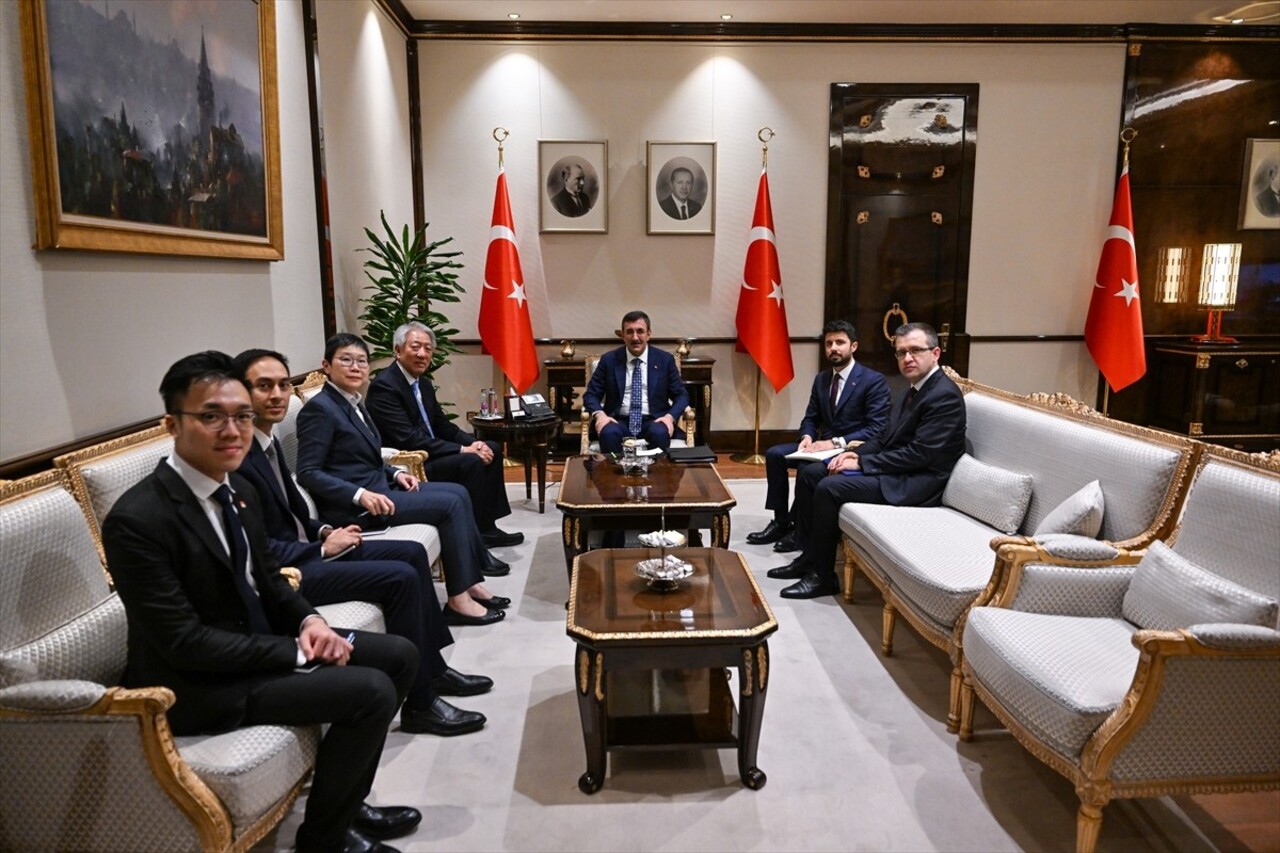 Cumhurbaşkanı Yardımcısı Cevdet Yılmaz (sağ 3), Singapur Ulusal Güvenlik Bakanı Teo Chee Hean (sol...