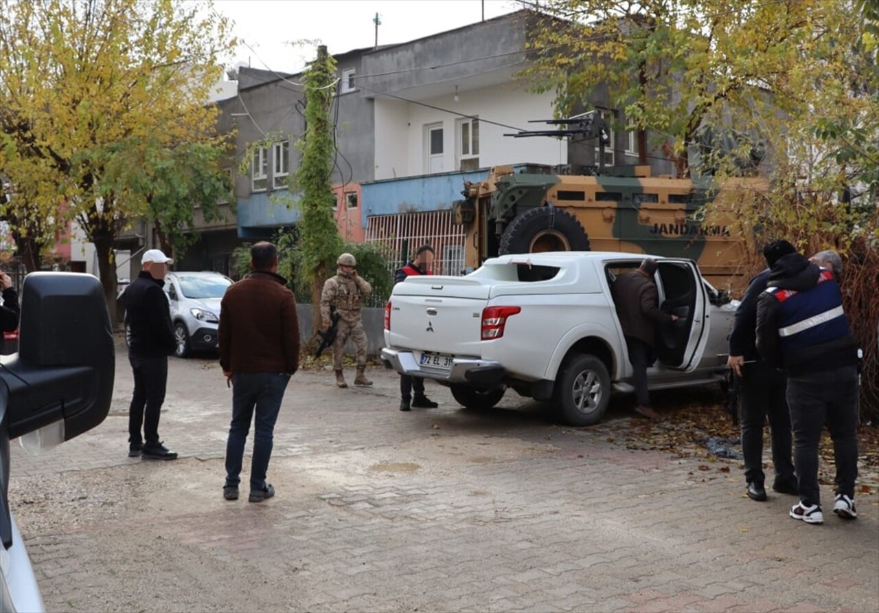 Batman'da terör örgütü PKK/KCK'ya yönelik operasyonda 4 şüpheli gözaltına alındı.