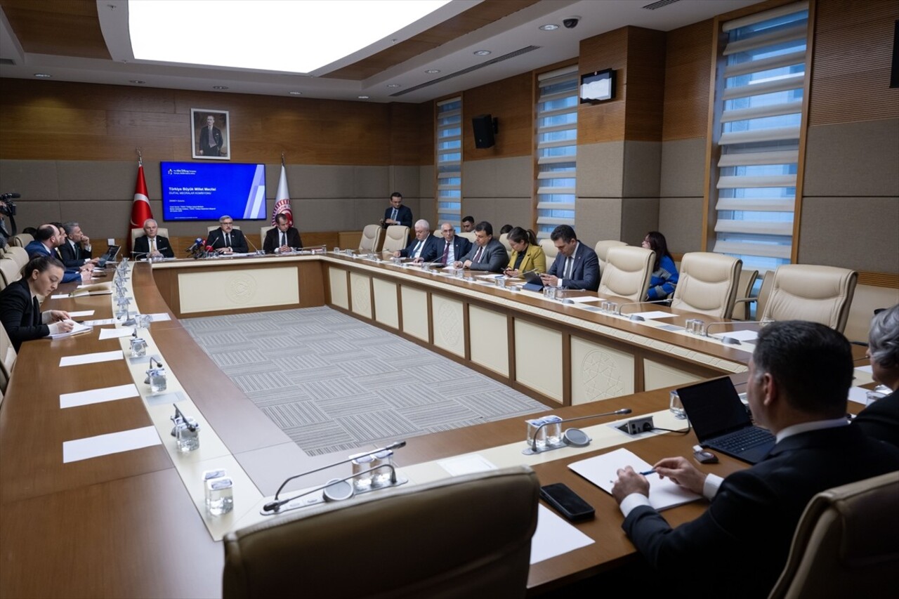 TBMM Dijital Mecralar Komisyonu, AK Parti Hatay Milletvekili Hüseyin Yayman başkanlığında...