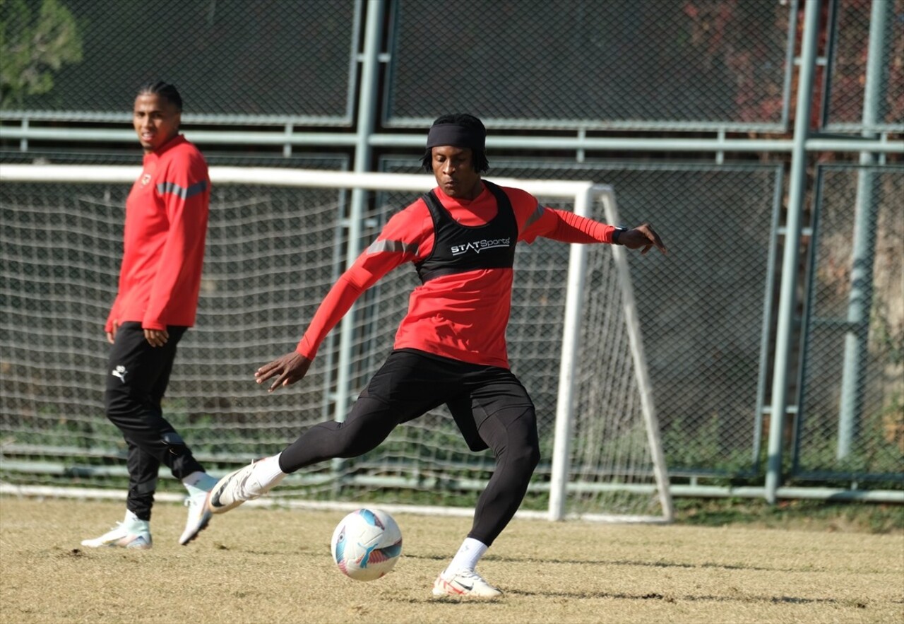 Atakaş Hatayspor, Trendyol Süper Lig'in 14. haftasında Beşiktaş ile Mersin'de oynayacağı maçın...