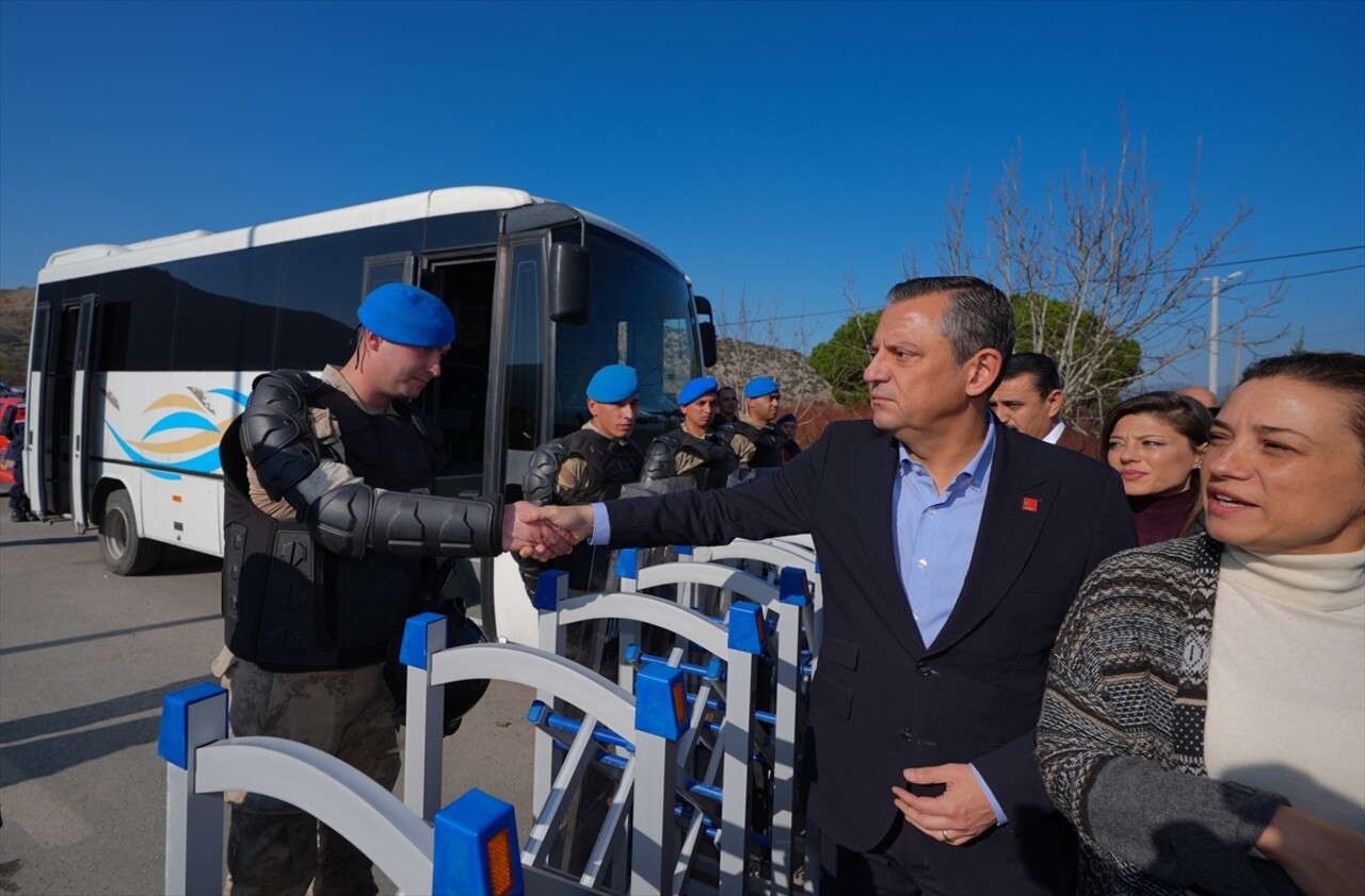 İzmir'in Selçuk ilçesindeki Meryemana Evi'nde bulunan otopark işletmesinin belediyeden alınmasına...