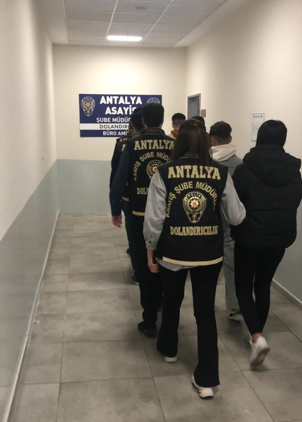 Antalya'da dolandırıcılık operasyonunda gözaltına alınan 7 şüpheli tutuklandı.