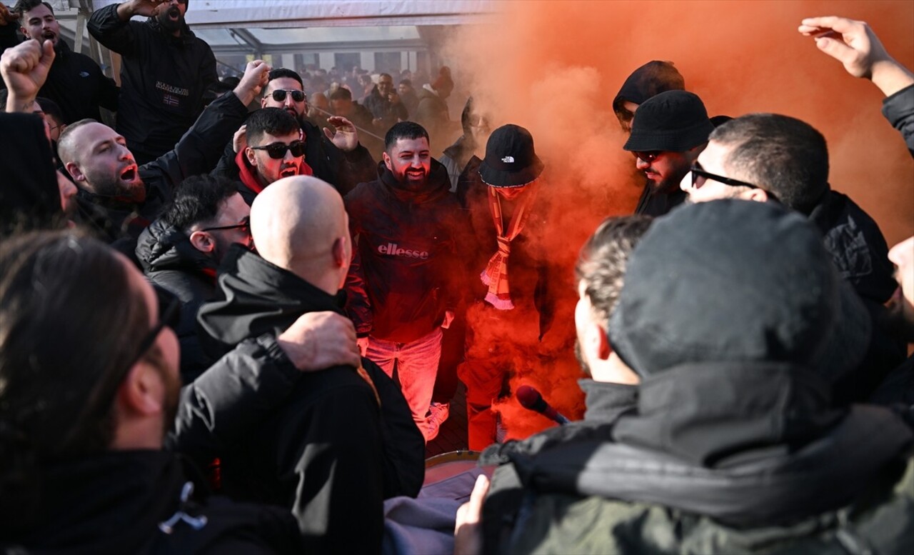 Galatasaraylı taraftarlar, UEFA Avrupa Ligi'nin 5. haftasında Hollanda ekibi AZ Alkmaar ile...