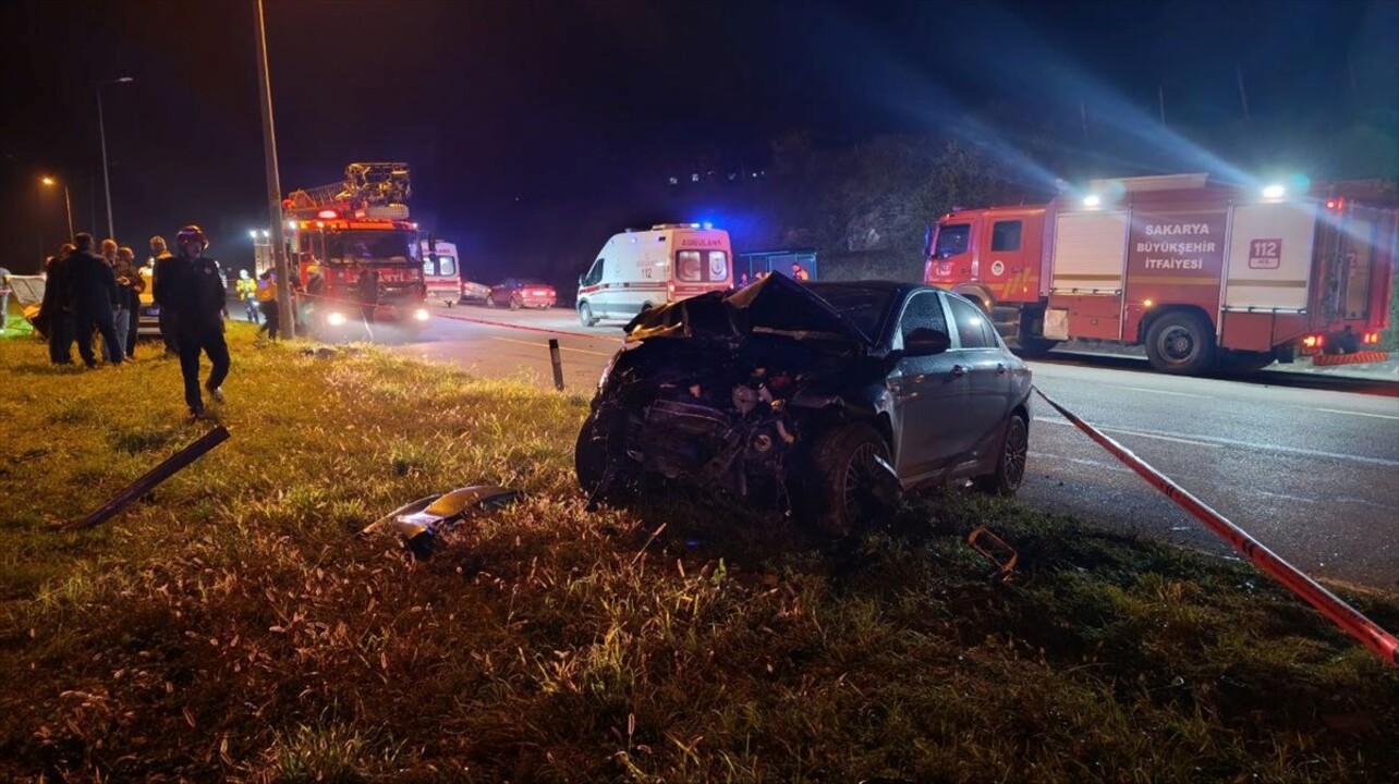 Sakarya'nın Karasu ilçesinde iki otomobilin çarpıştığı kazada bir çift yaşamını yitirdi. Kaza...