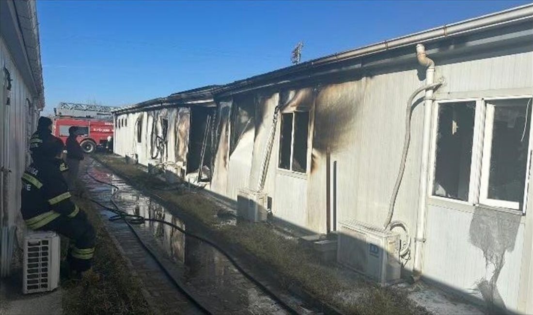 Manisa'nın Alaşehir ilçesindeki konteyner