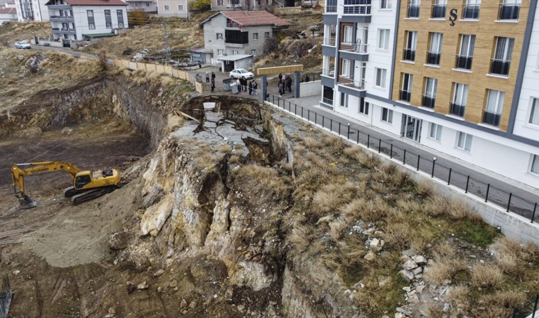 Ankara'da toprak kayması nedeniyle