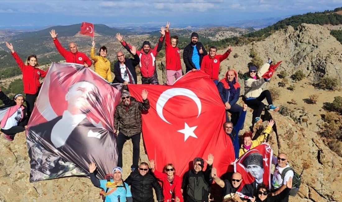 Balıkesir'de, Atatürk'e saygı yürüyüşü