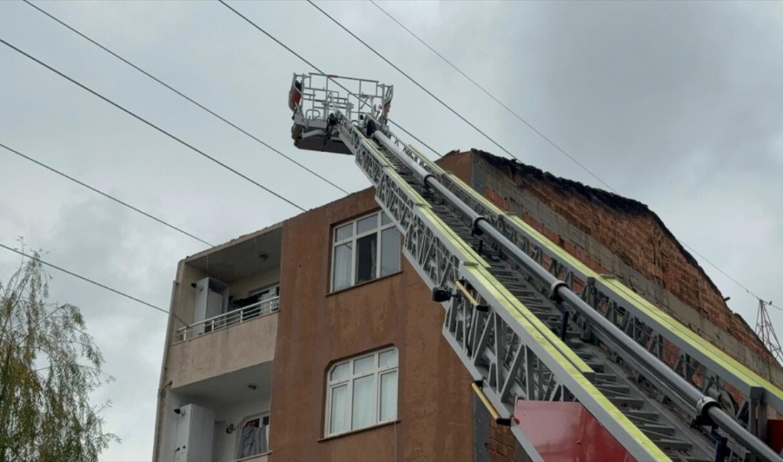 Başakşehir'de çıkan yangında iki