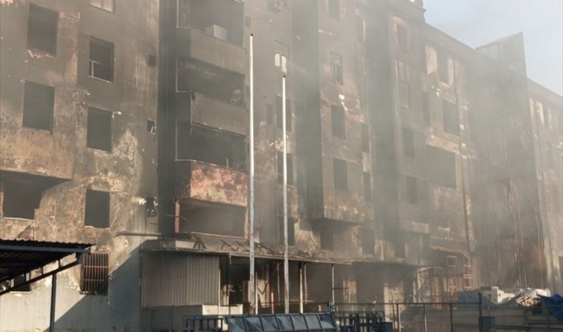 Beylikdüzü'ndeki yangın, itfaiye müdahalelerine