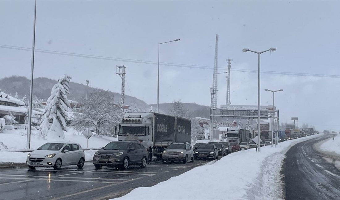 Bolu Dağı geçişinde kar