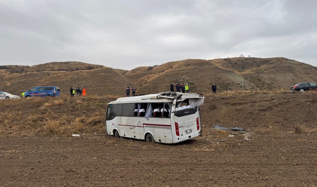 Çankırı'da cenazeye giden midibüsün