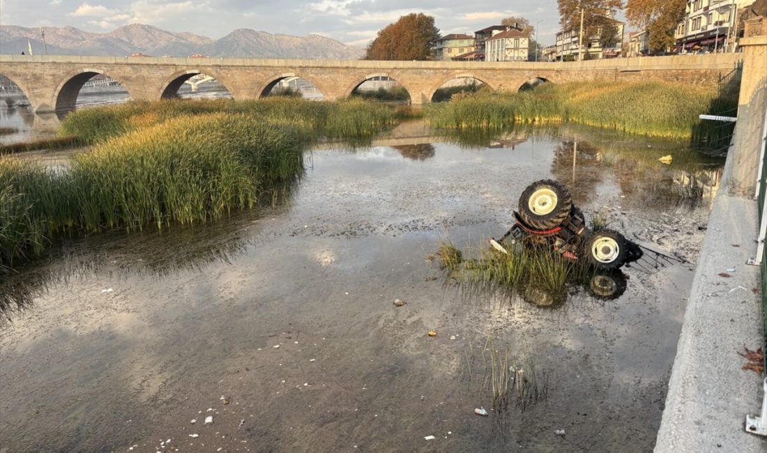 Çorum'da bir traktör Kızılırmak