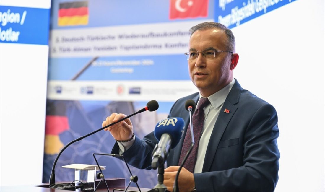 Gaziantep'te düzenlenen konferansta deprem