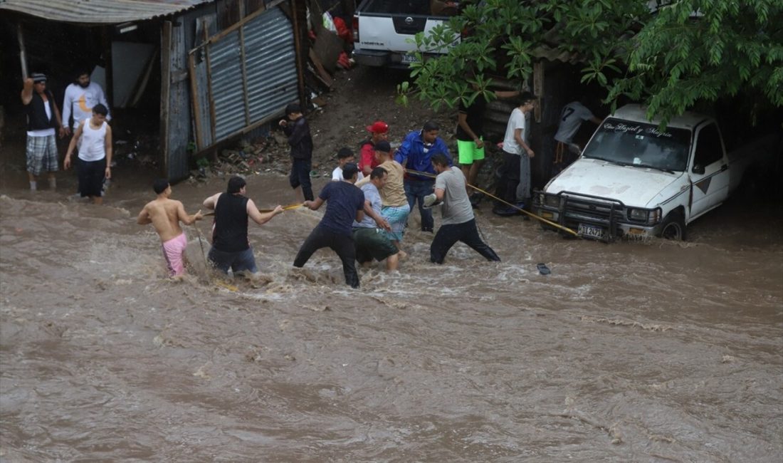 Honduras, Sara Tropik Fırtınası'nın