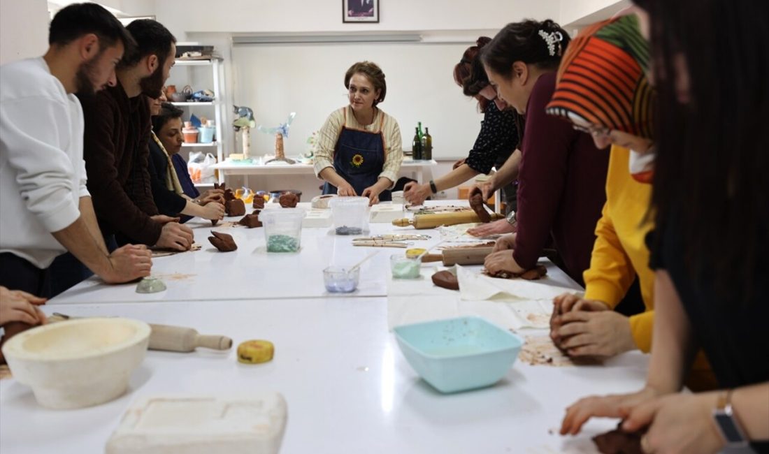 Kapadokya'da toplanan atık camlar,