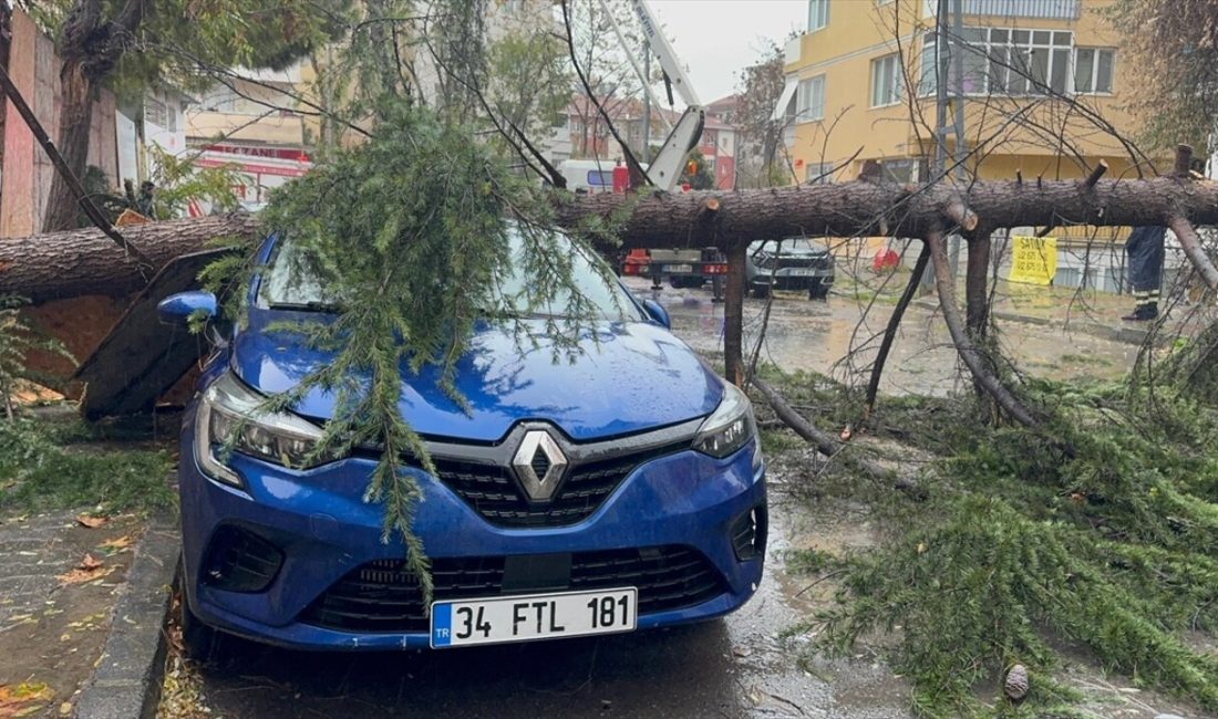 Kartal'da etkili olan sağanak