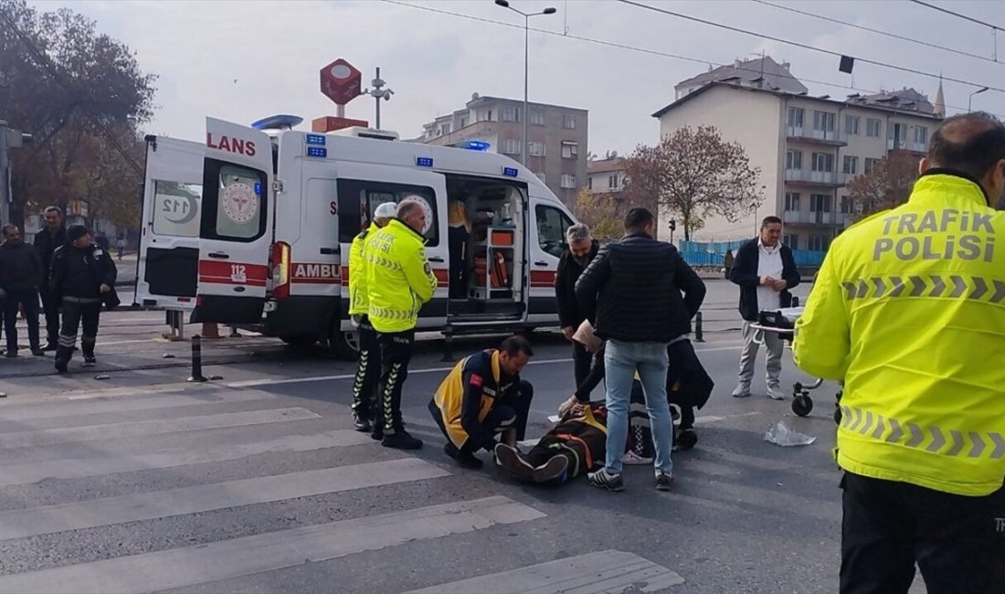 Kayseri'de yolun karşısına geçmek