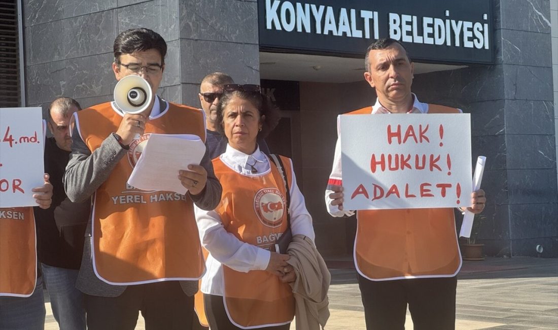 Antalya'da Konyaaltı Belediyesi çalışanları,