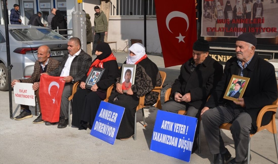 Muş'taki aileler, çocuklarını PKK'dan