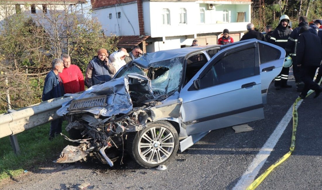 Ünye'de kamyona çarpan otomobildeki