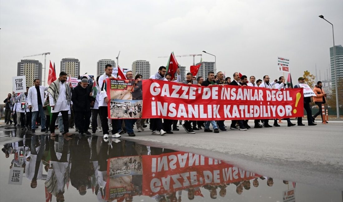 Ankara'da sağlık çalışanları, Gazze'ye