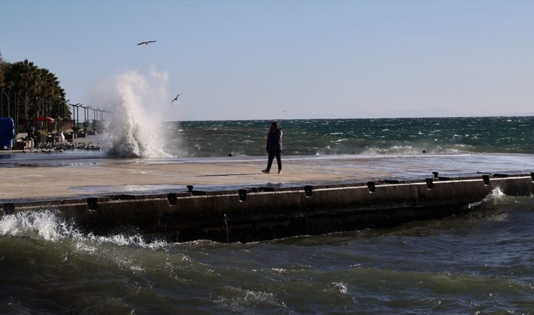 Sinop'ta etkili olan fırtına,