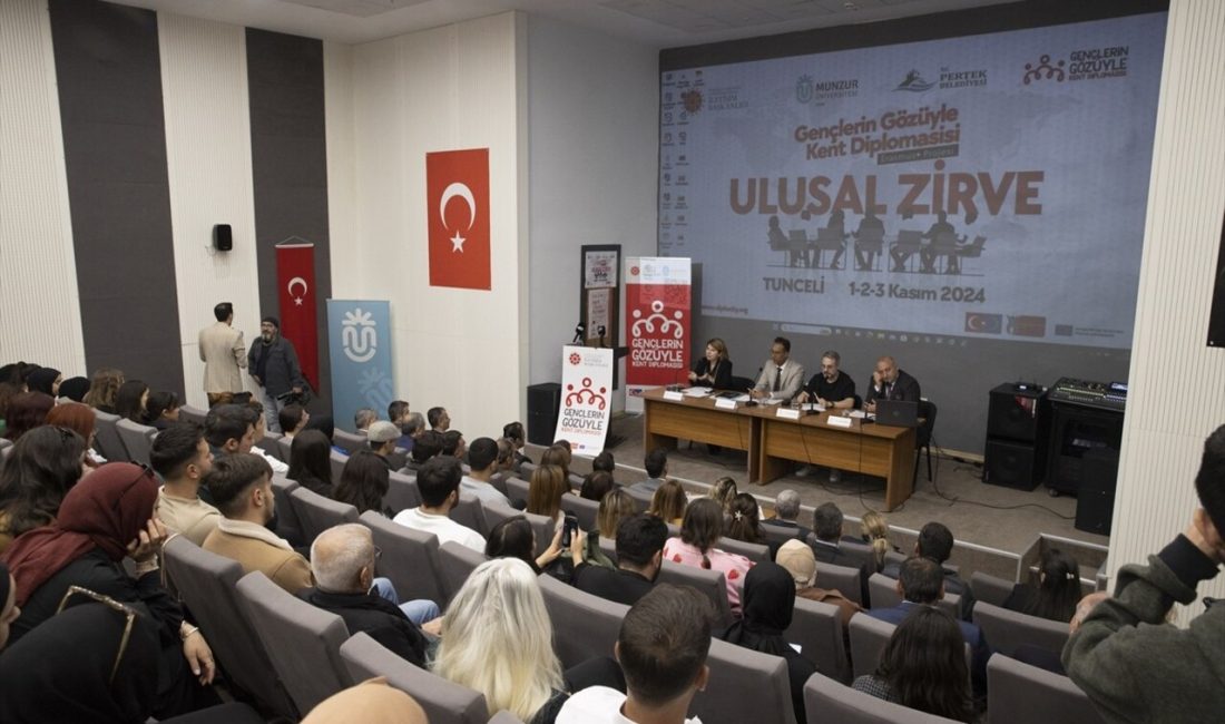 Tunceli'de düzenlenen panelde diplomasi