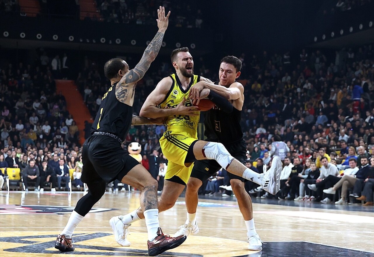 Türkiye Sigorta Basketbol Süper Ligi'nin altıncı haftasında Mersin Spor ile Fenerbahçe Beko...