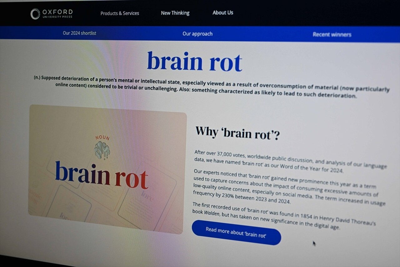 Oxford Sözlüğü, sosyal medyanın gereksiz ve eğlencelik kullanımını ifade eden "beyin çürümesi"ni...