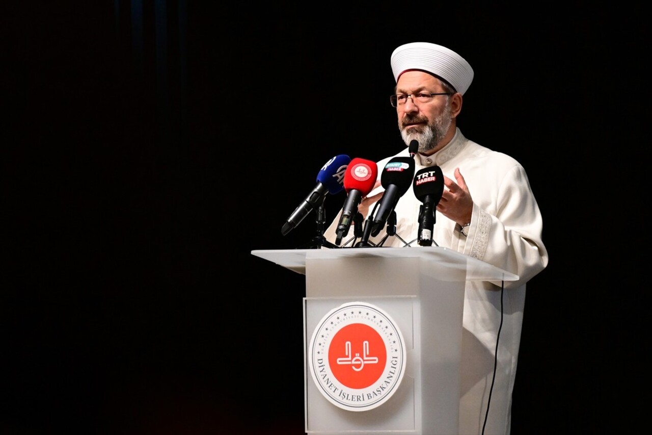 Diyanet İşleri Başkanı Ali Erbaş, Büyük Çamlıca Camisi 1071 Konferans Salonu'nda düzenlenen "Dünya...