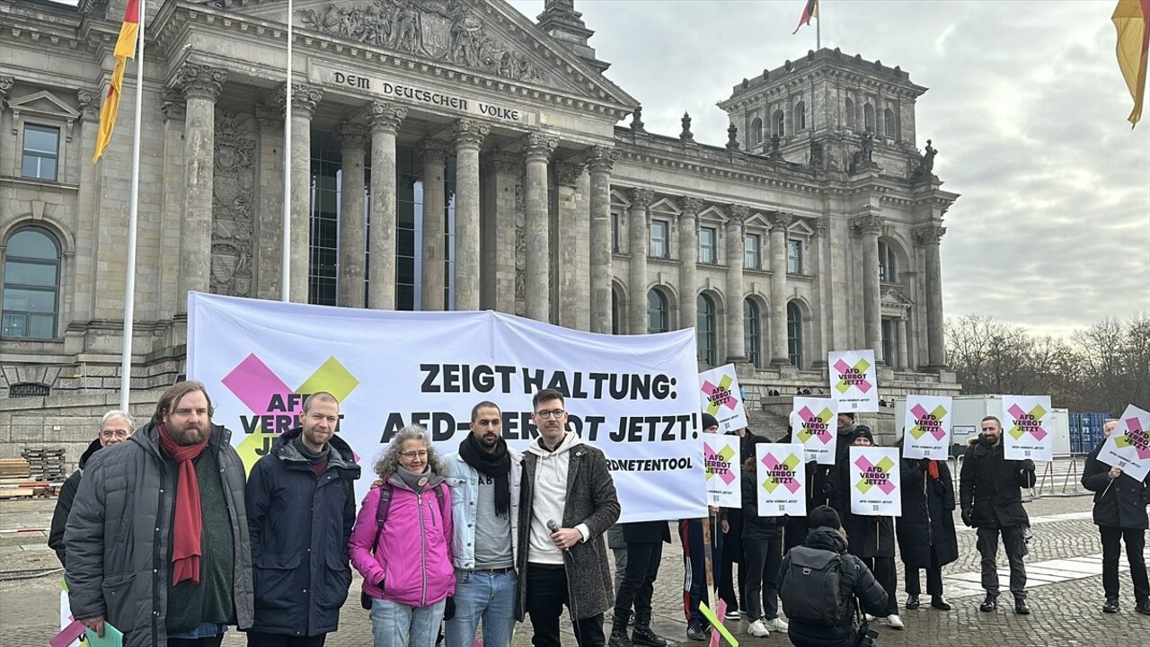 Almanya'da çok sayıda sivil toplum kuruluşu (STK) milletvekillerine, aşırı sağcı popülist Almanya...