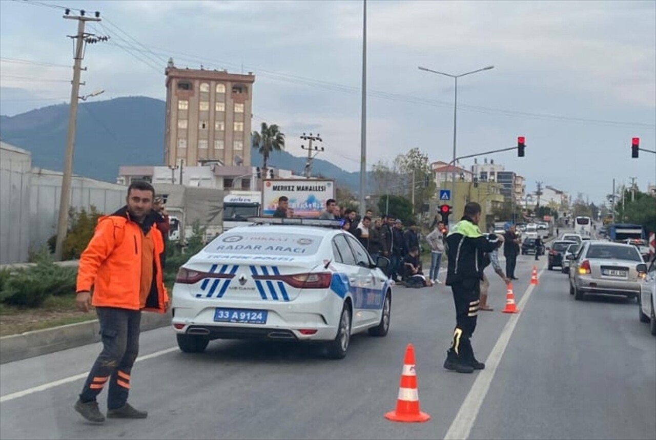 Mersin'in Bozyazı ilçesinde elektrikli bisikletten düşen sürücü ağır yaralandı.