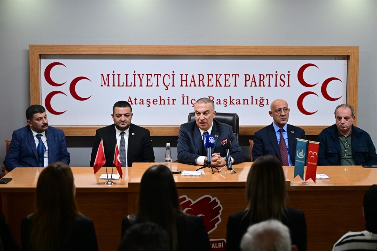 MHP Genel Başkan Yardımcısı İzzet Ulvi Yönter (ortada), partisinin Ataşehir İlçe Başkanlığını...