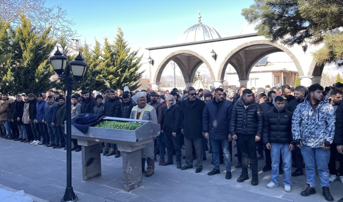 Kayseri'de çıkan yangında yaşamını